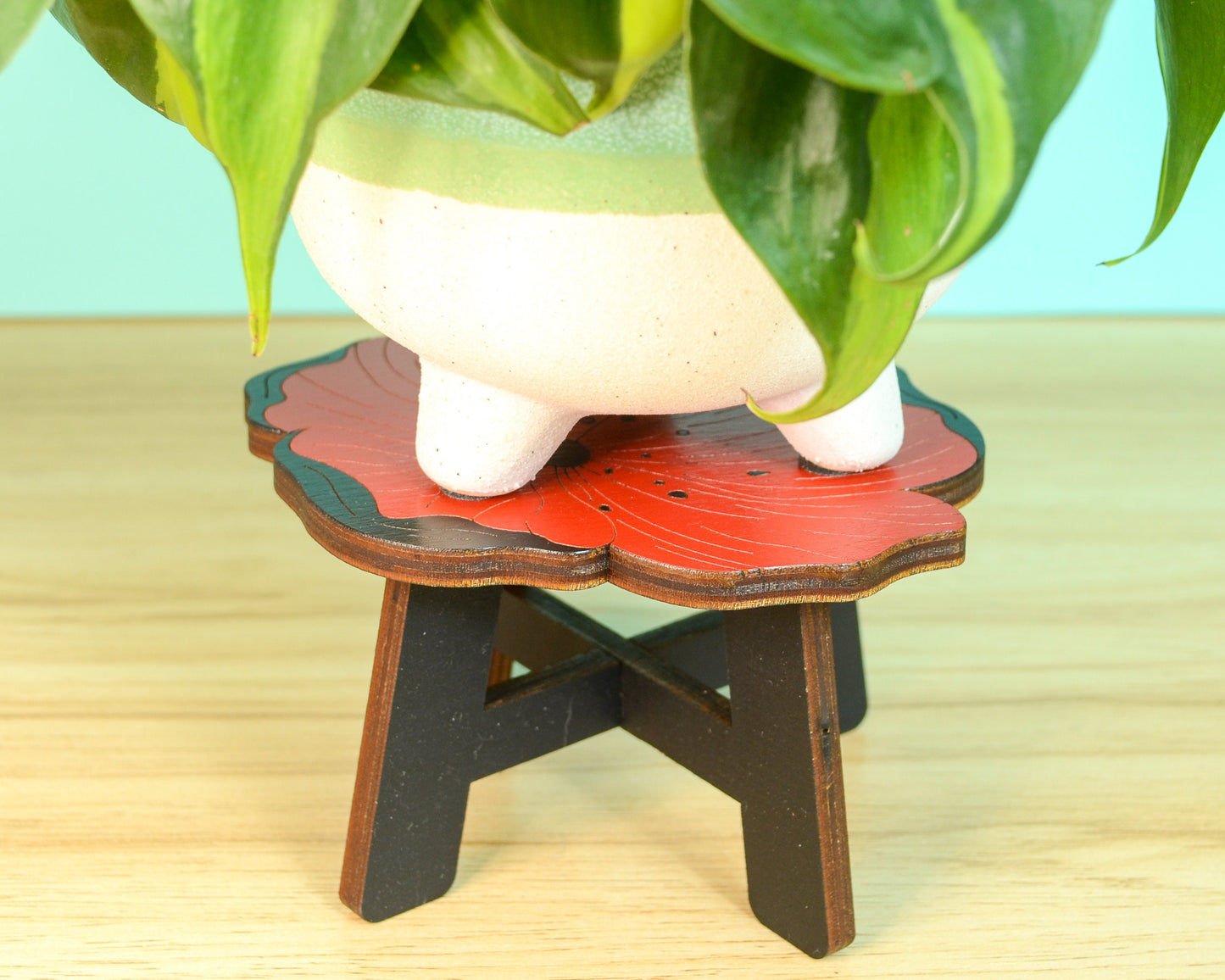 Poppy plant stool